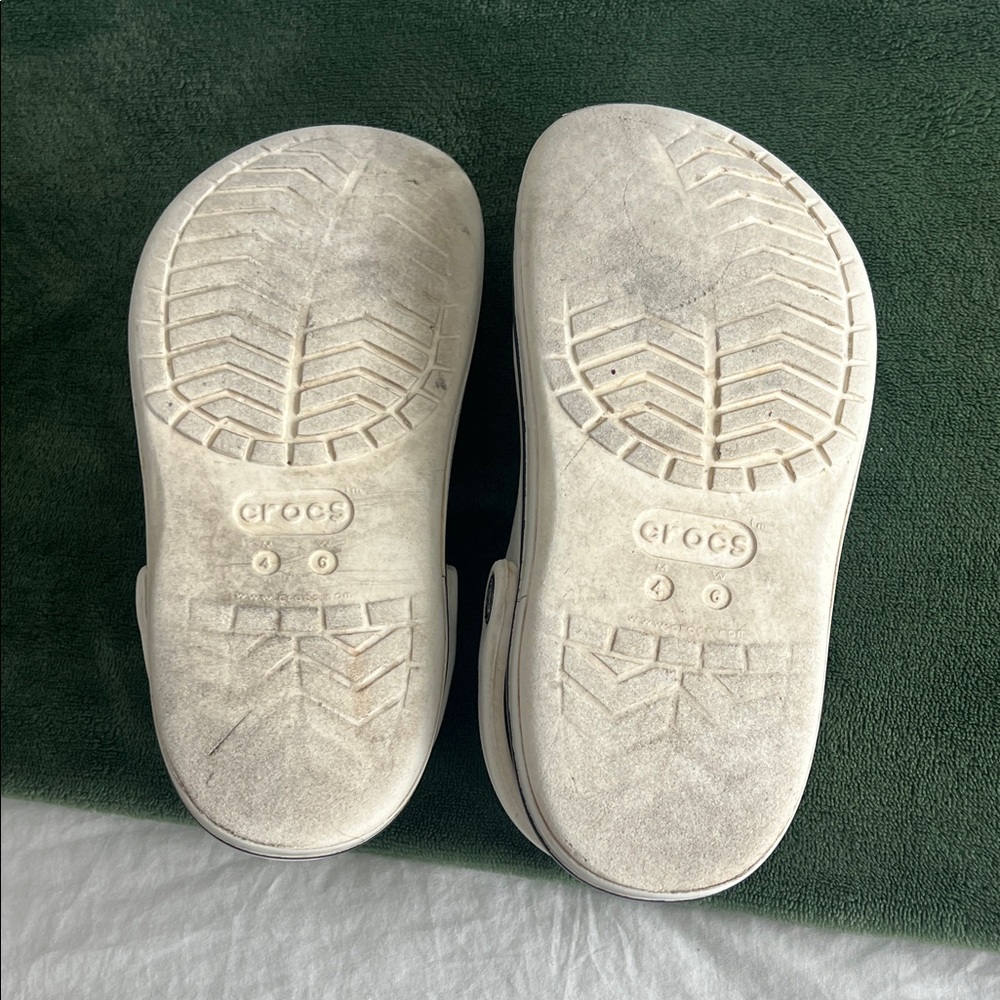 CROCS Kids Classic Clog - Cream with Black Accents - Picture 6 of 6